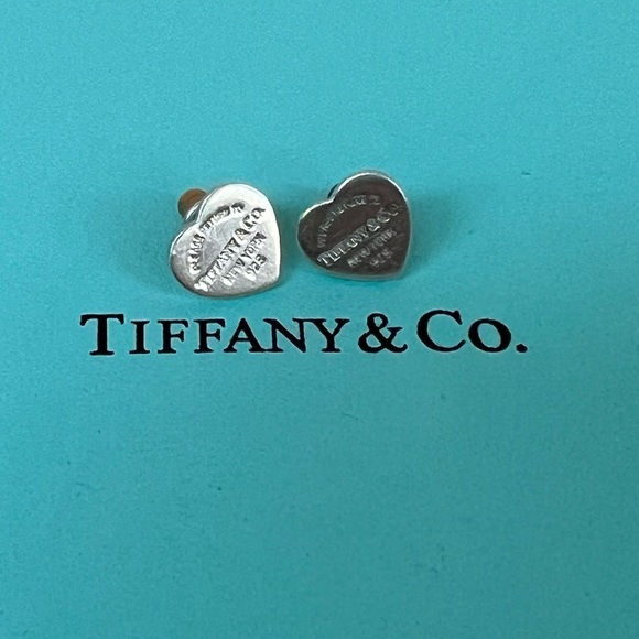 🔴Authentic TIFFANY & CO RTT Heart Stud Earrings 🔴 - Picture 5 of 8